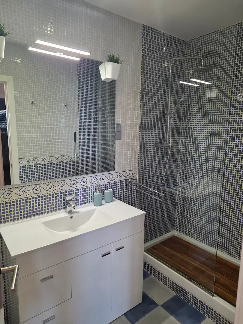 Baño de Piso en venta en Madrid con Amueblado, Horno y Lavadora