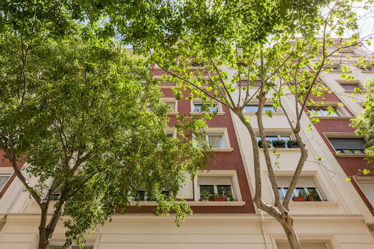 Exterior view of Flat for sale in Barcelona  with Air Conditioner, Heating and Oven