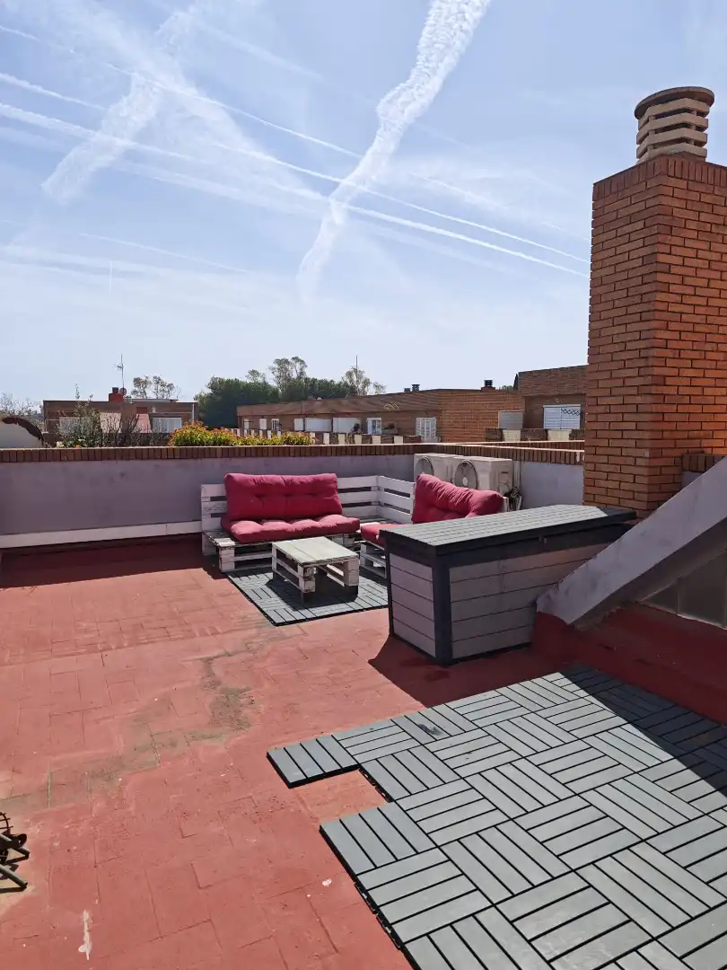 Terrasse von Einfamilien-Reihenhaus zum Verkauf in Cubelles mit Klimaanlage, Heizung und Privatgarten