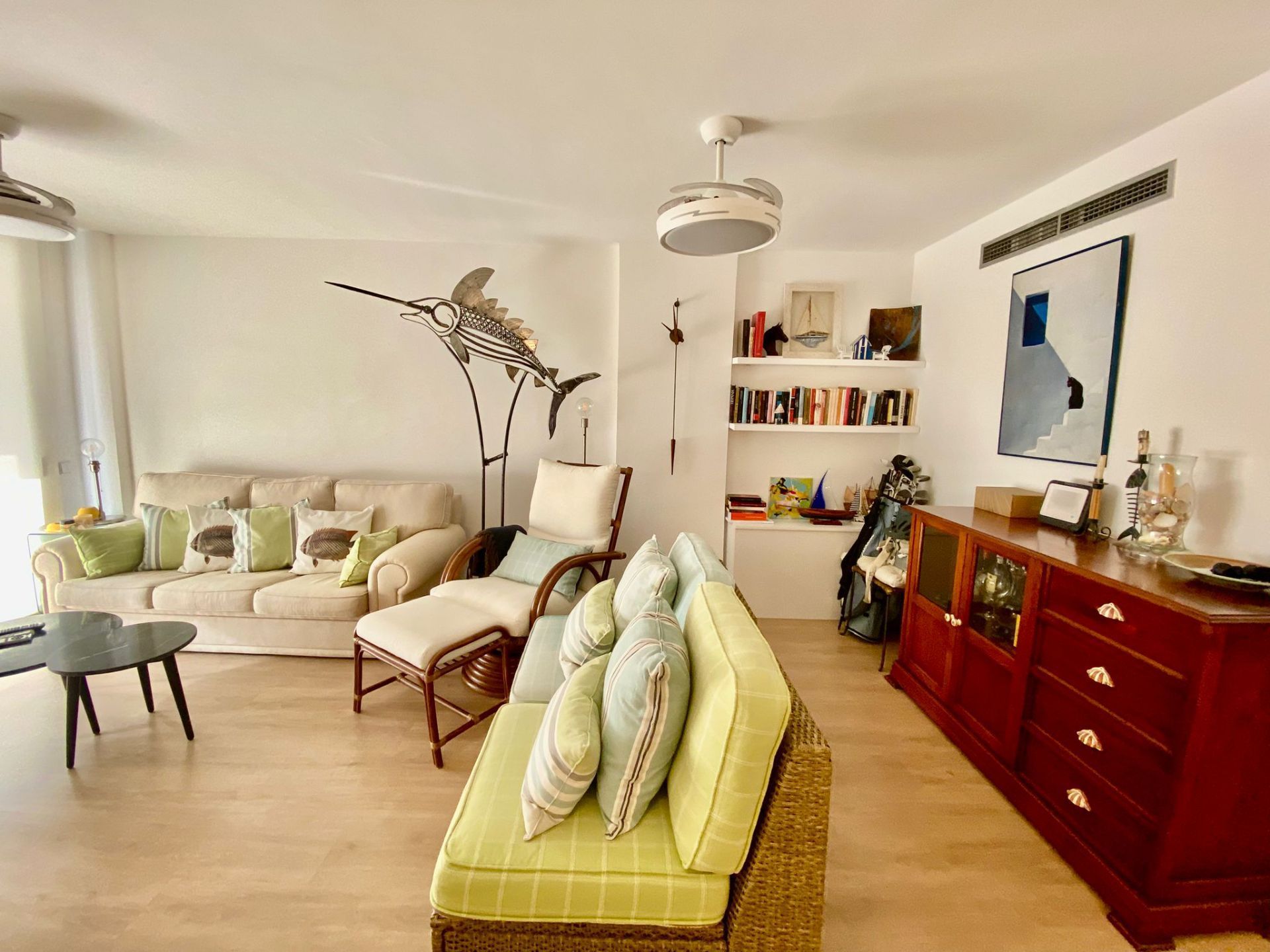 Sala d'estar de Dúplex de lloguer en Torredembarra amb Aire condicionat, Terrassa i Traster