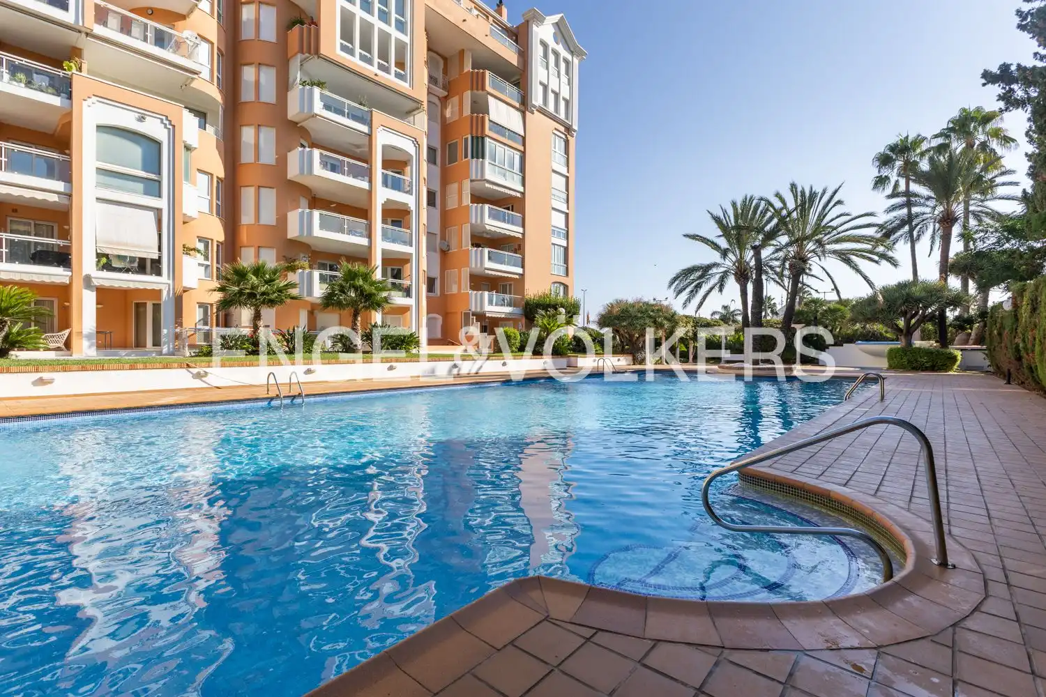 Swimming pool of Flat for rent in Dénia  with Air Conditioner, Heating and Parquet flooring