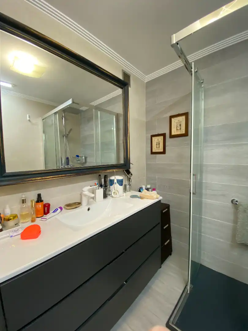 Baño de Piso de alquiler en Outes con Calefacción, Terraza y Amueblado