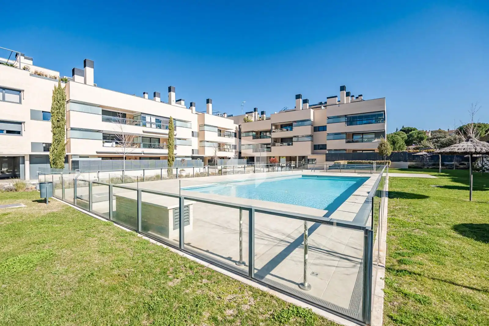 Piscina de Pis en venda en Boadilla del Monte amb Aire condicionat, Calefacció i Terrassa