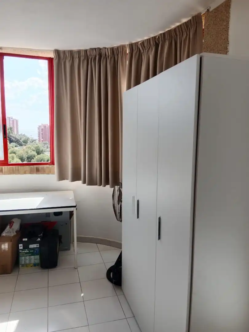 Dormitori de Apartament en venda en Benidorm amb Aire condicionat, Jardí privat i Terrassa