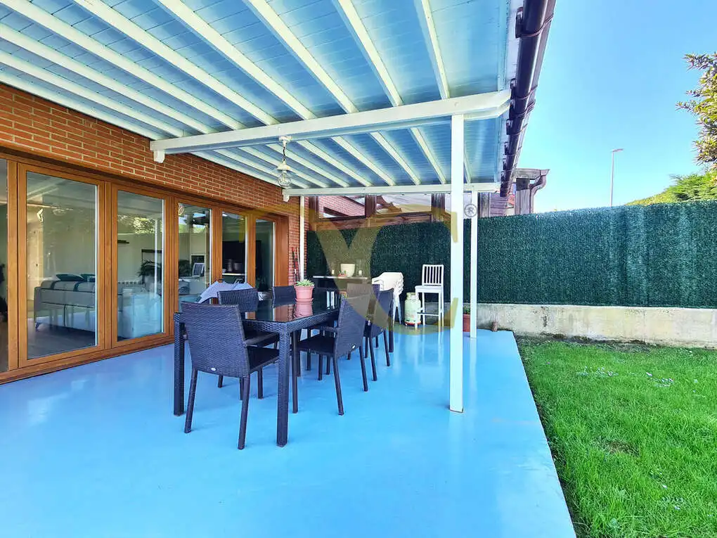 Detached house with garden for sale in Camino de la Belga, imagen 2