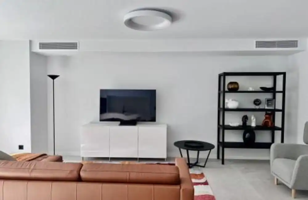Sala de estar de Apartamento de alquiler en Marbella con Aire acondicionado, Terraza y Piscina