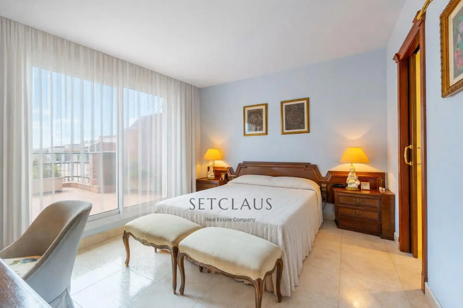 Schlafzimmer von Dachboden zum Verkauf in Badalona mit Heizung, Terrasse und Alarm