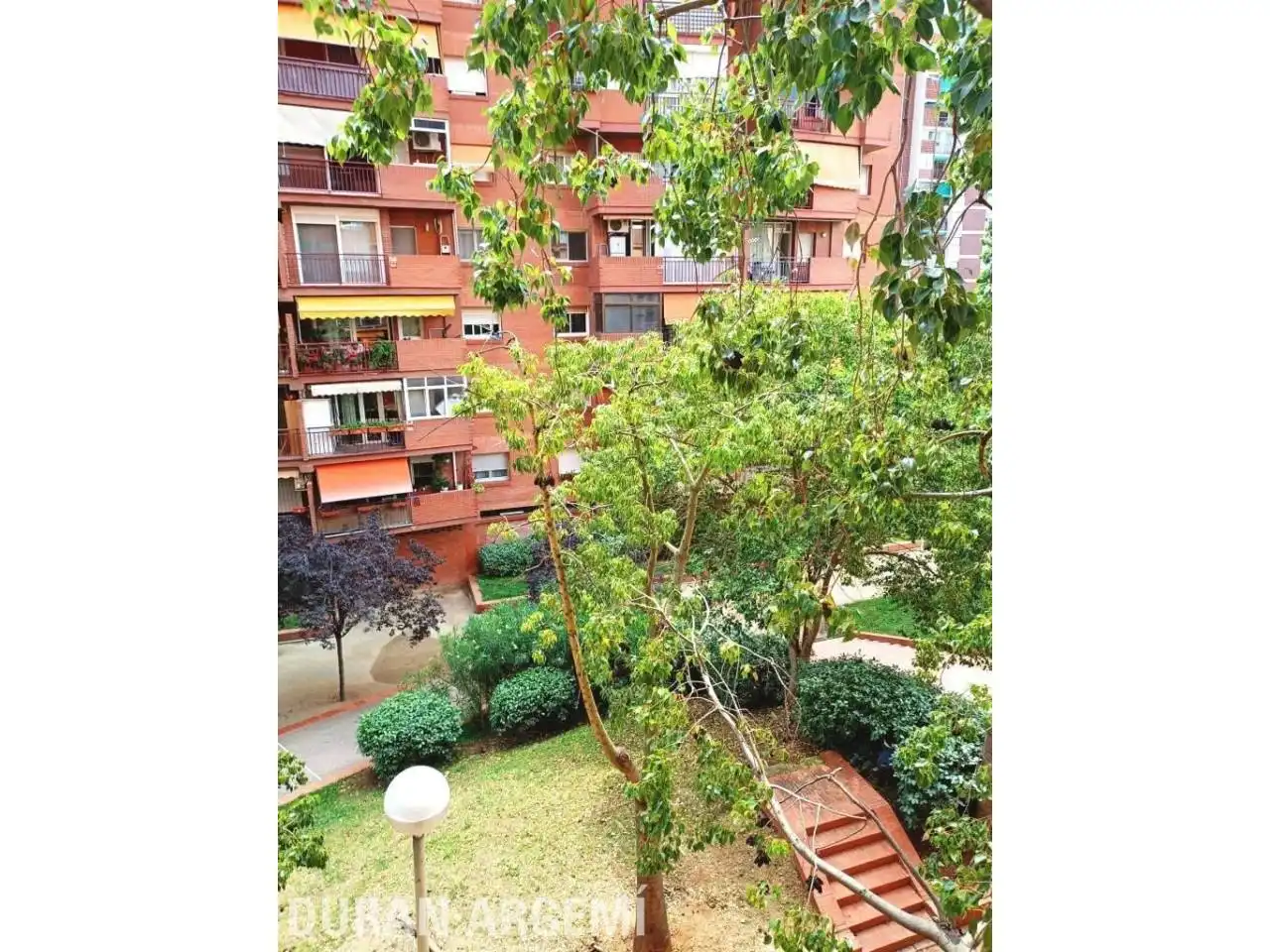 Außenansicht von Wohnung zum Verkauf in Barcelona mit Klimaanlage und Parkett