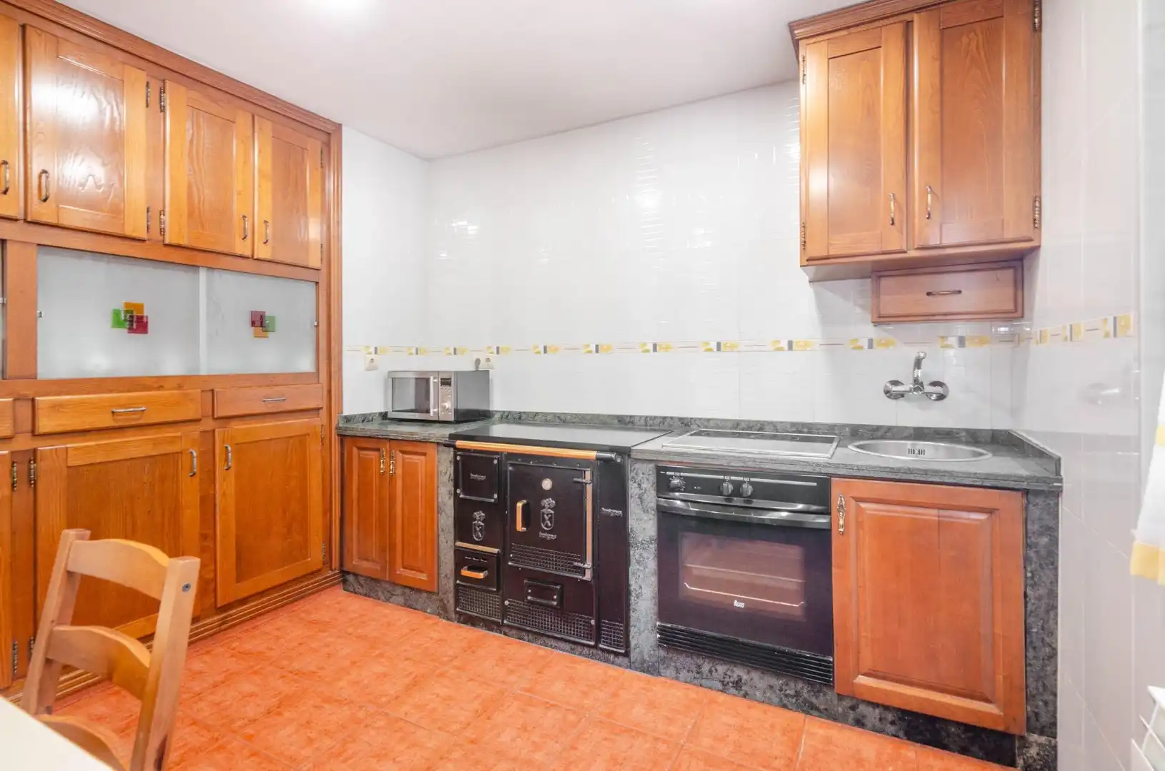 Cuina de Casa o xalet en venda en Siero amb Calefacció, Jardí privat i Moblat