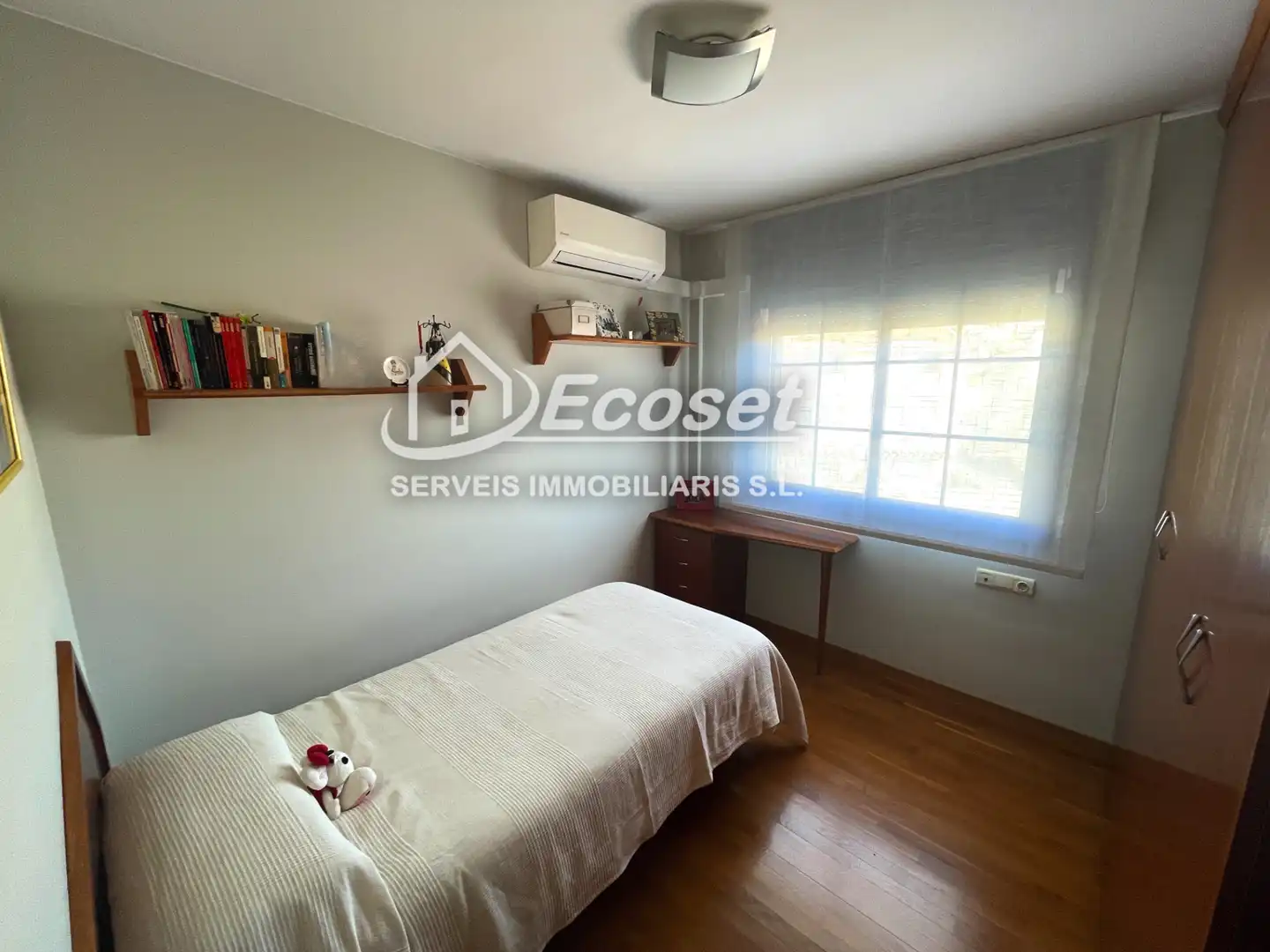 Schlafzimmer von Einfamilien-Reihenhaus zum Verkauf in Vallirana mit Klimaanlage, Heizung und Terrasse