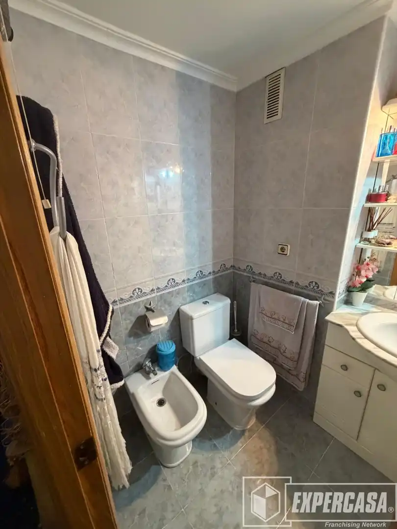 Badezimmer von Wohnungen zur Miete in Silla mit Klimaanlage, Terrasse und Möbliert