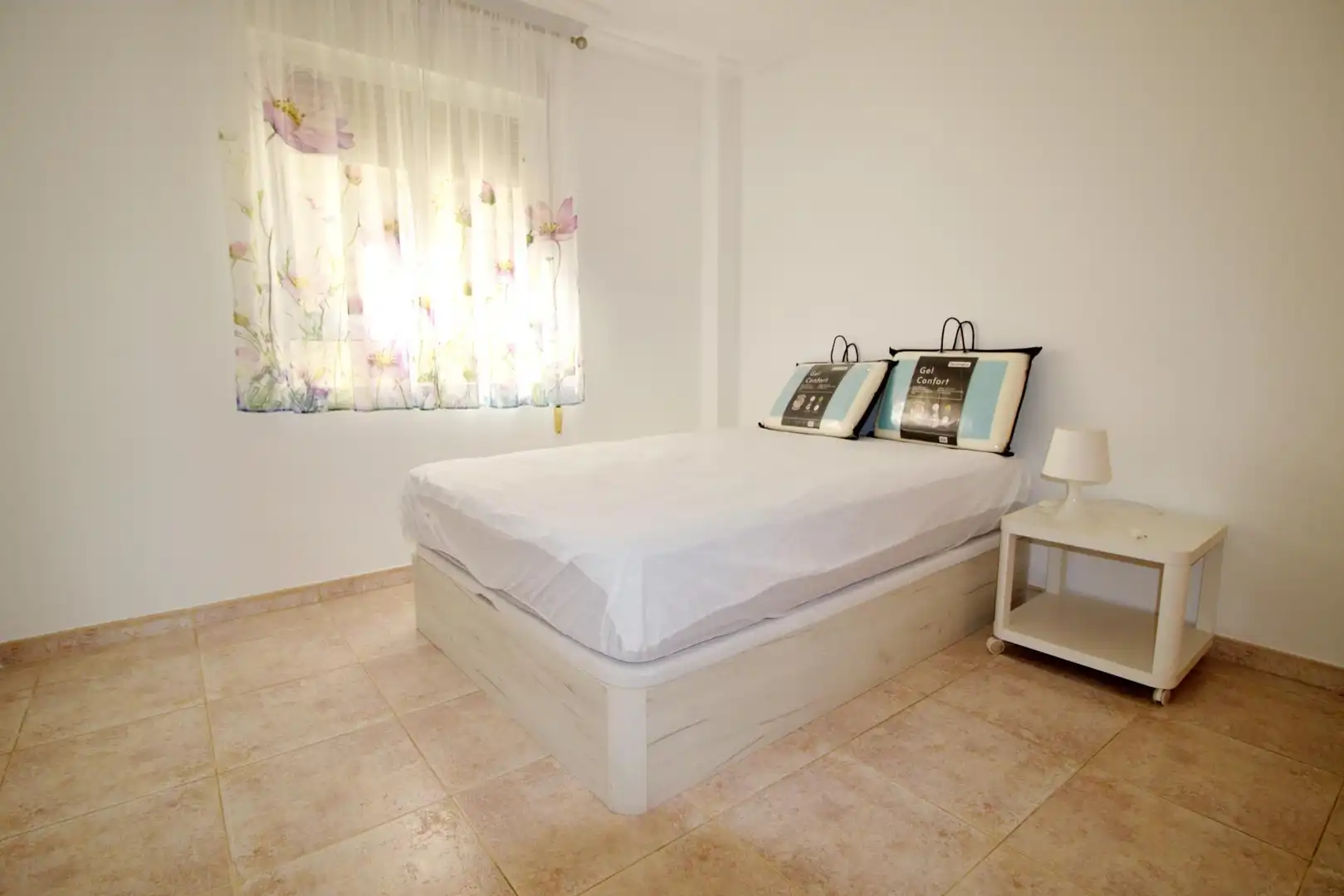 Schlafzimmer von Dachboden zur Miete in Elche / Elx mit Balkon