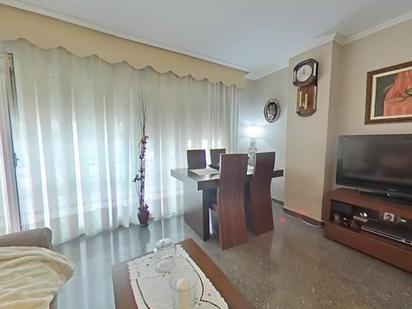 Living room of Flat for sale in L'Hospitalet de Llobregat  with Air Conditioner, Terrace and Balcony