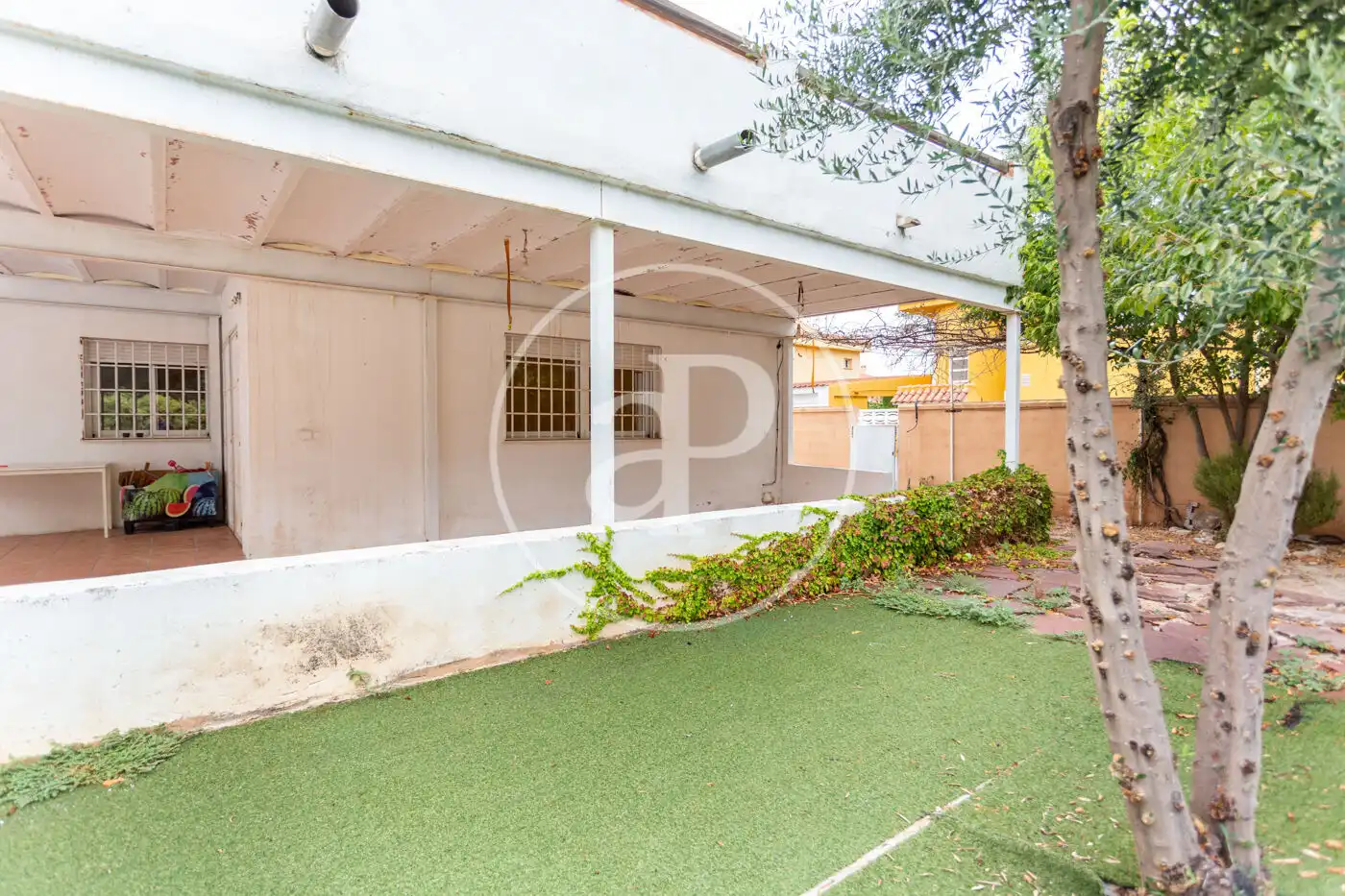 Aparcament de Casa o xalet en venda en Riba-roja de Túria amb Calefacció, Jardí privat i Terrassa