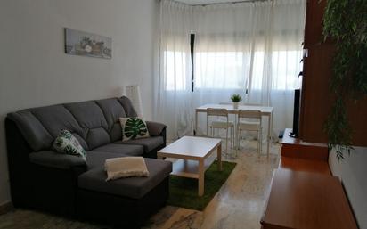 Sala d'estar de Apartament de lloguer en  Sevilla Capital amb Aire condicionat