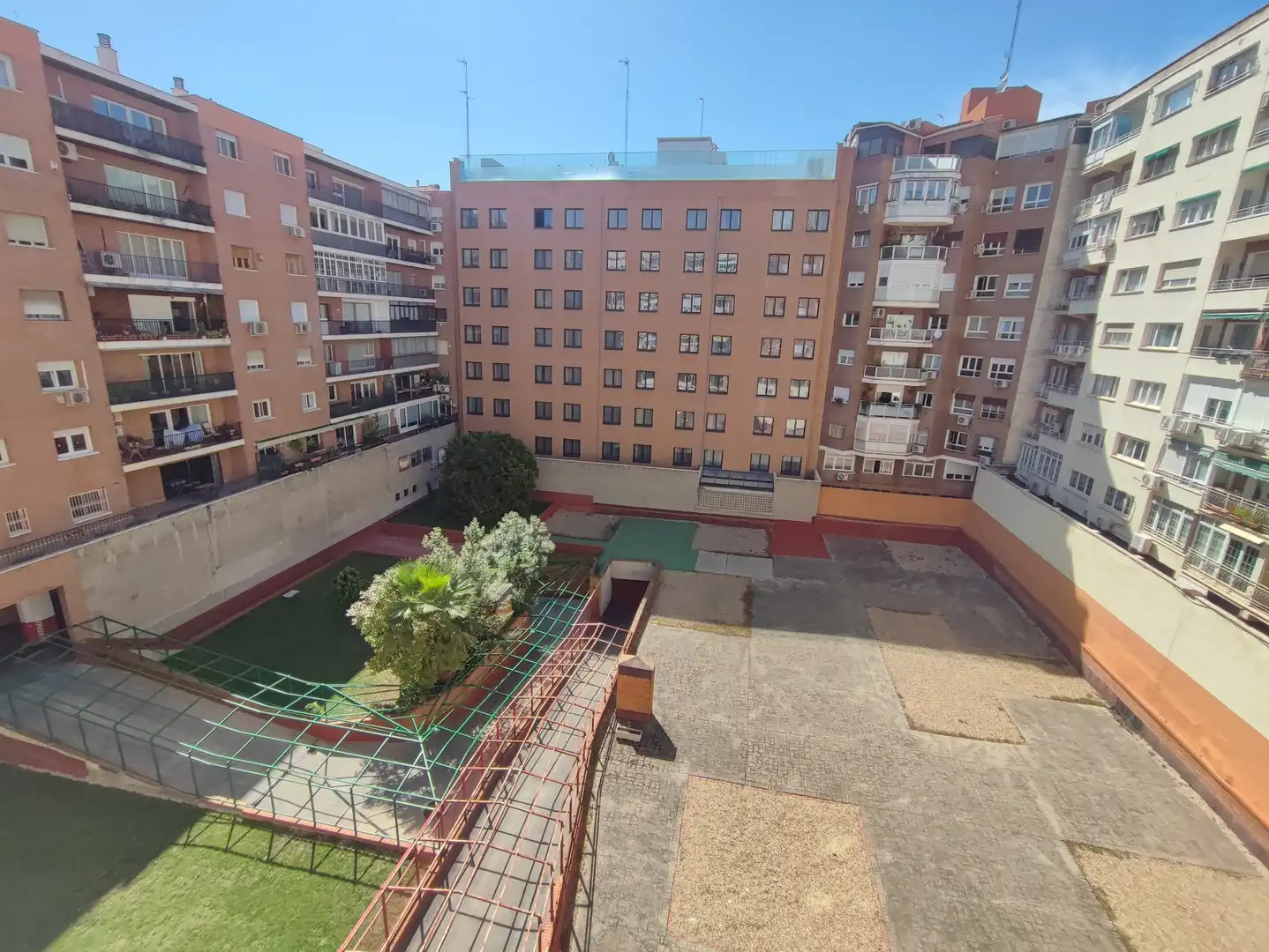 Parking de Piso de alquiler en Madrid con Aire acondicionado, Calefacción y Terraza