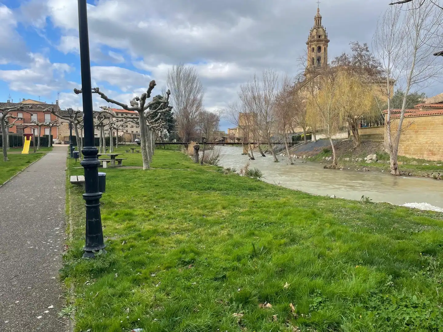 Vista exterior de Apartament en venda en Cuzcurrita de Río Tirón amb Calefacció, Terrassa i Moblat