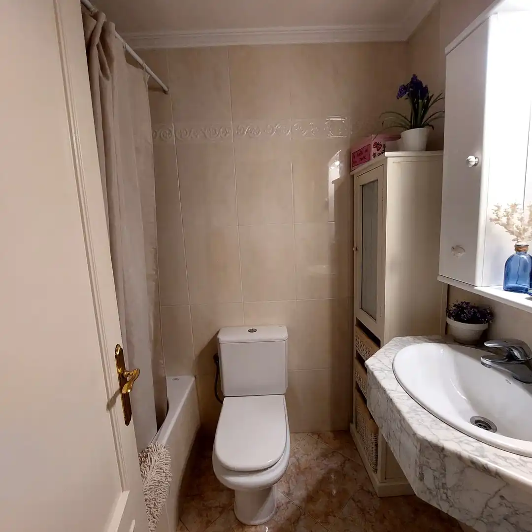 Badezimmer von Wohnung zum Verkauf in Ciutadella de Menorca mit Klimaanlage, Möbliert und Ofen