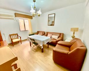 Living room of Flat for sale in  Sevilla Capital  with Air Conditioner and Furnished