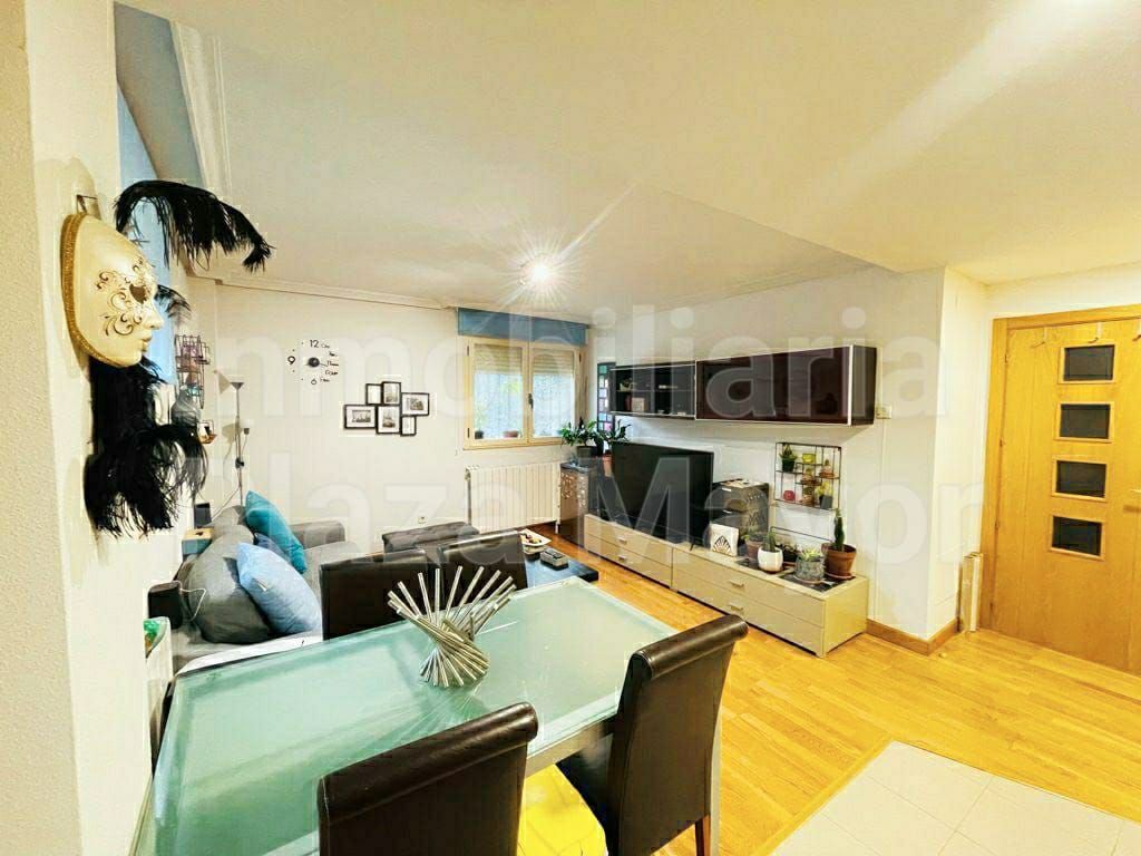 Sala d'estar de Apartament en venda en Salamanca Capital amb Calefacció i Moblat