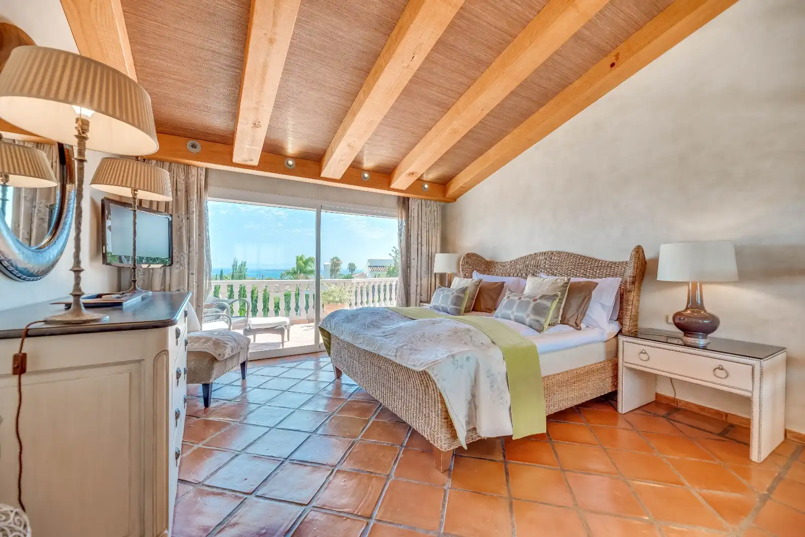Dormitori de Casa o xalet en venda en Marbella amb Aire condicionat, Jardí privat i Terrassa