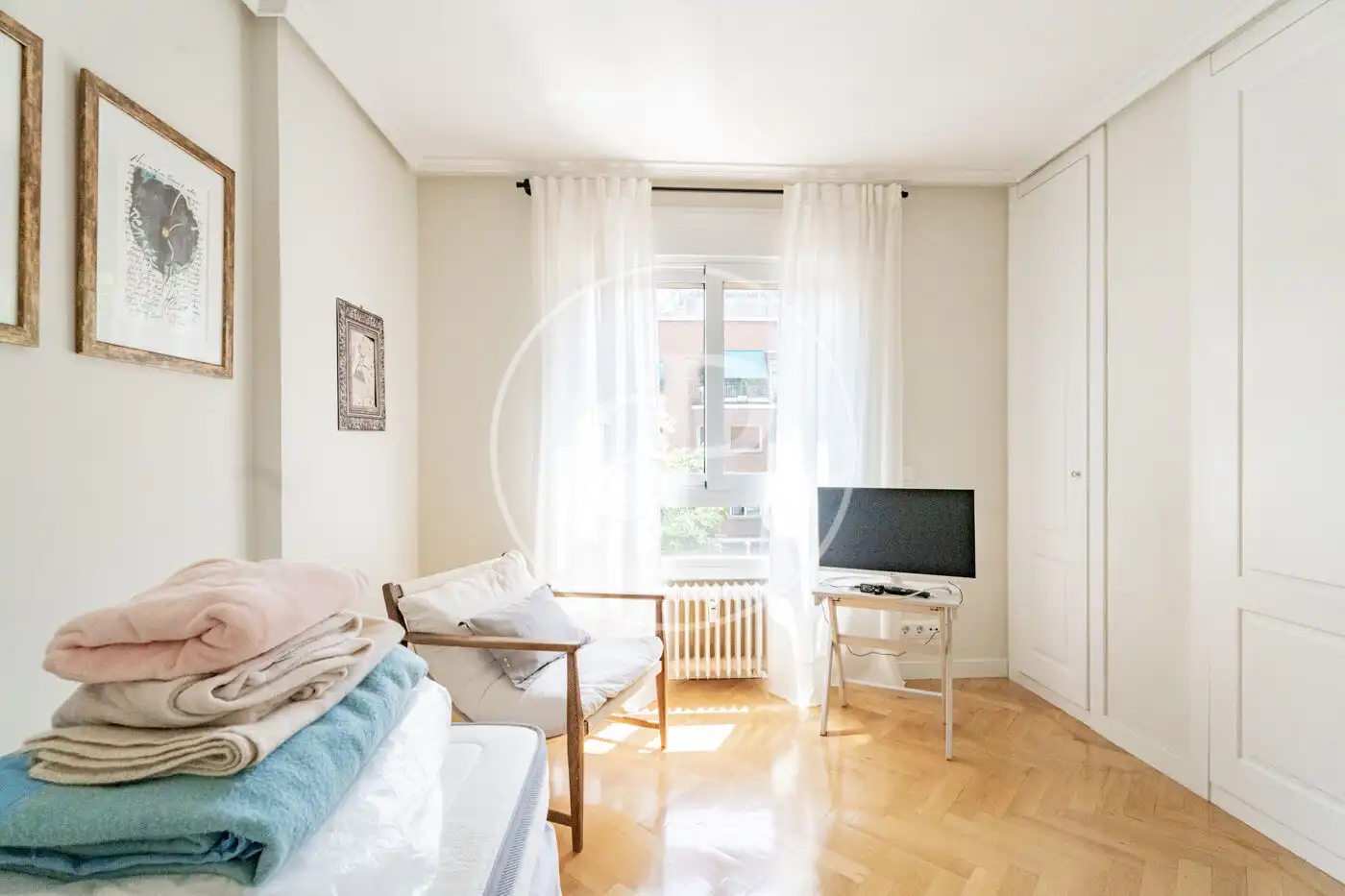Sala d'estar de Pis en venda en Madrid amb Aire condicionat, Calefacció i Jardí privat