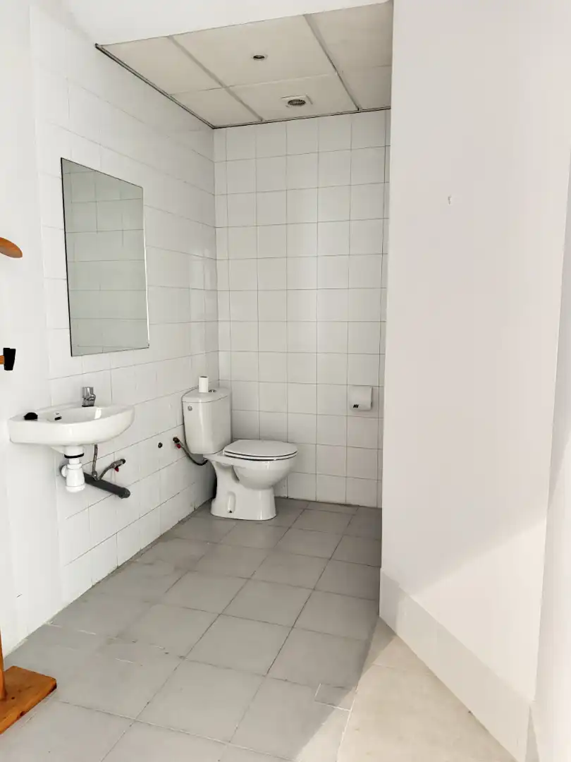 Bathroom of Commercial properties for rent in Avilés  with Internet