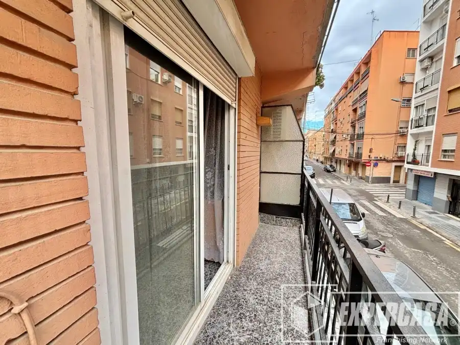 Vista exterior de Pis en venda en Valencia amb Terrassa i Moblat