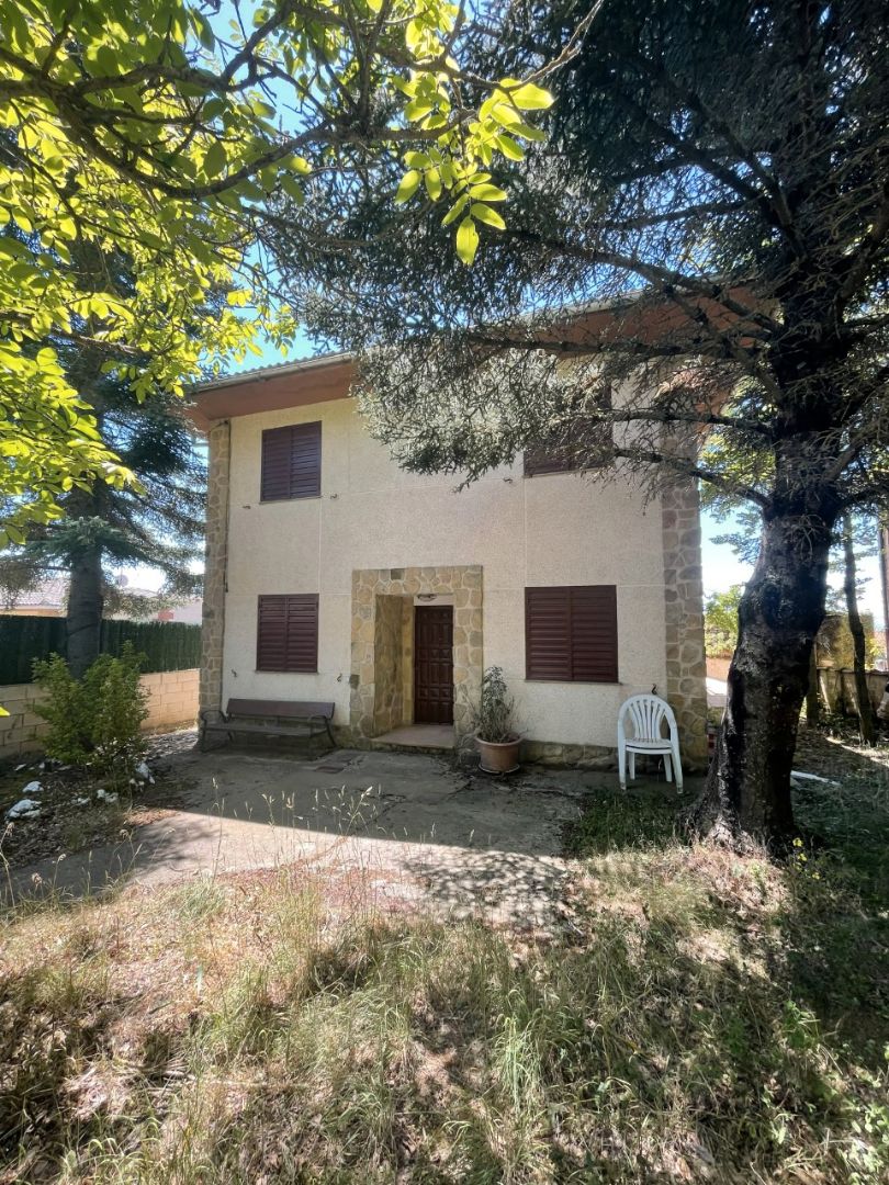 Vista exterior de Casa o xalet en venda en Lapoblación amb Calefacció, Jardí privat i Parquet