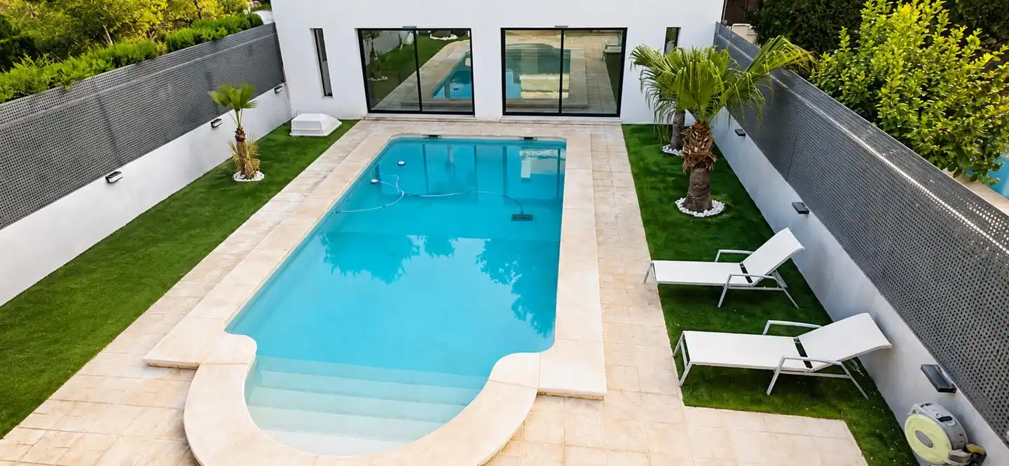 Piscina de Casa adosada en venda en Monforte del Cid amb Aire condicionat, Jardí privat i Traster