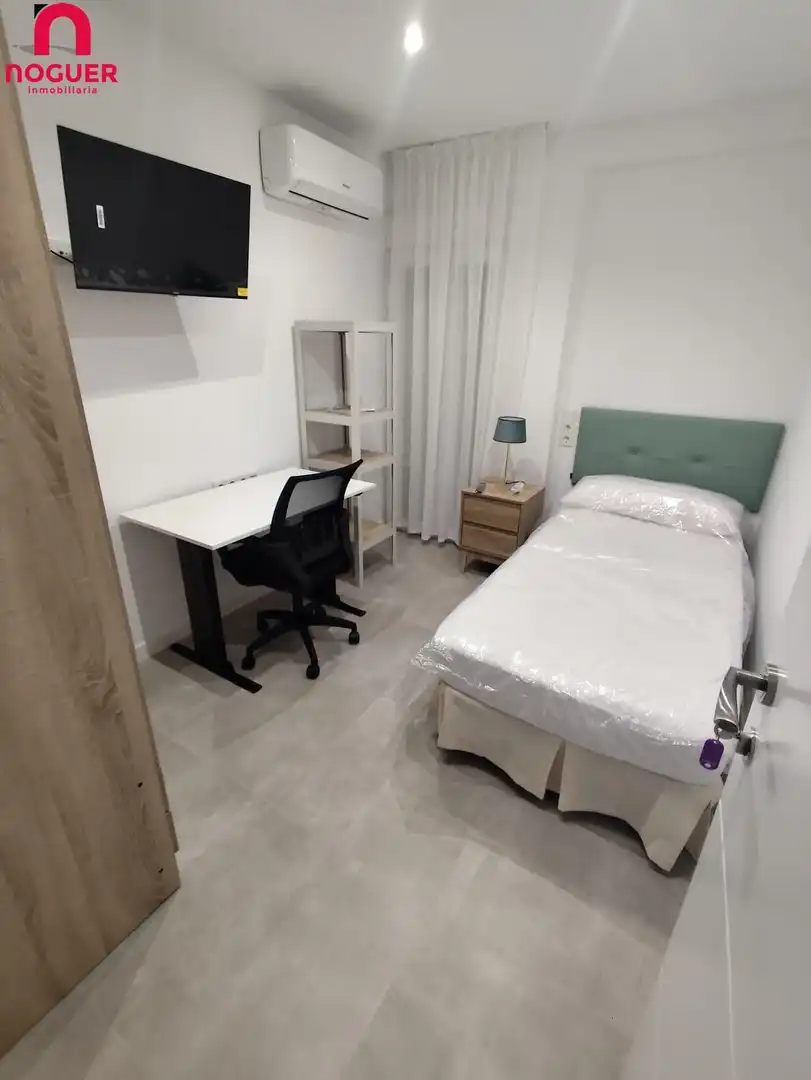 Schlafzimmer von Wohnung zur Miete in Córdoba mit Klimaanlage, Heizung und Möbliert