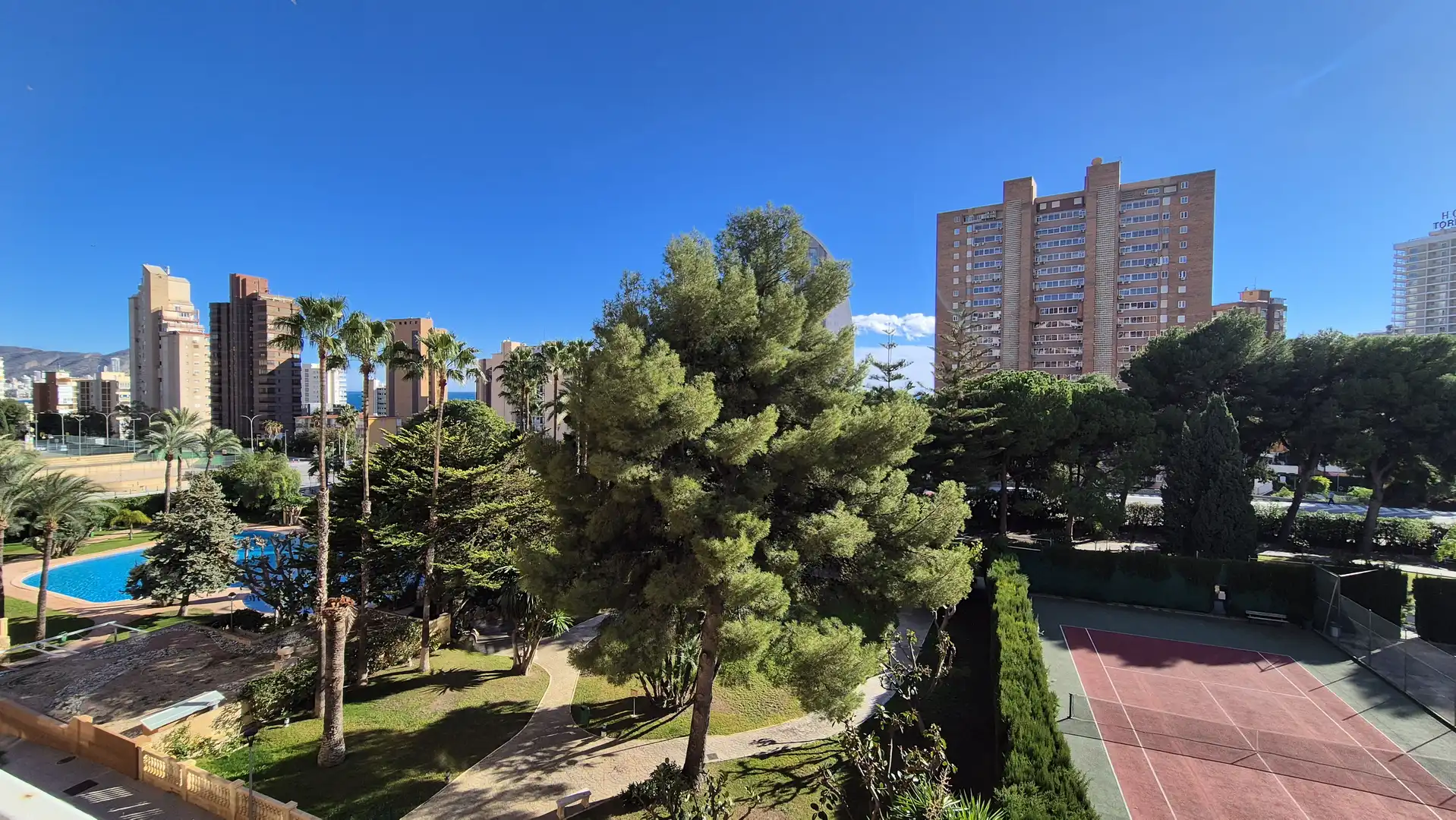 Jardín de Piso en venta en Benidorm con Piscina, Amueblado y Piscina comunitaria