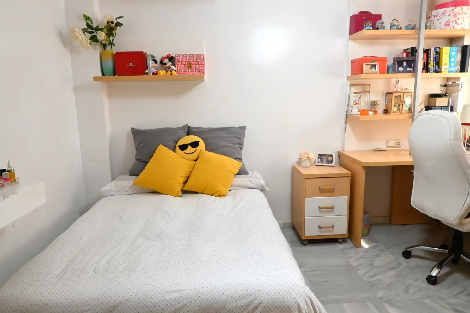 Habitación de Casa adosada en venta en Las Gabias con Aire acondicionado, Calefacción y Terraza