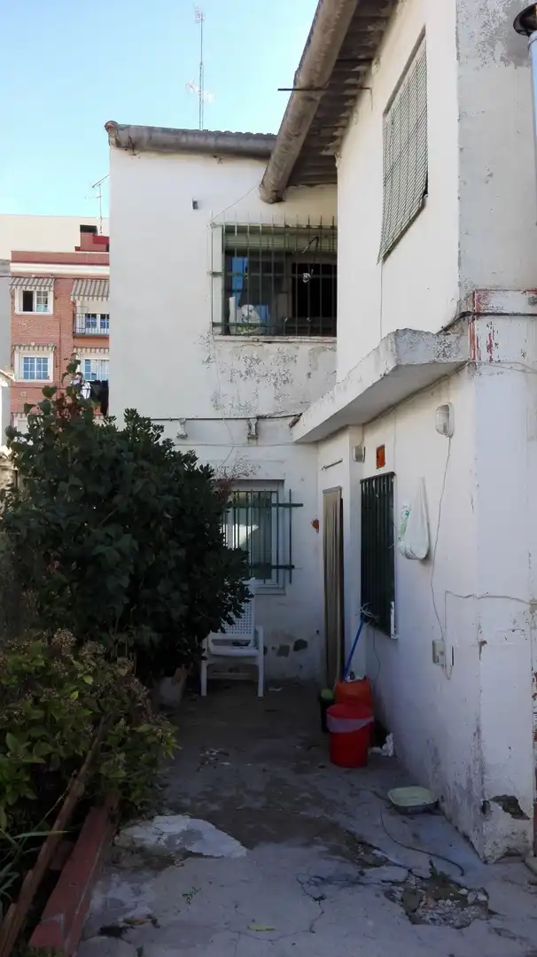 Vista exterior de Casa o xalet en venda en Móstoles amb Jardí privat