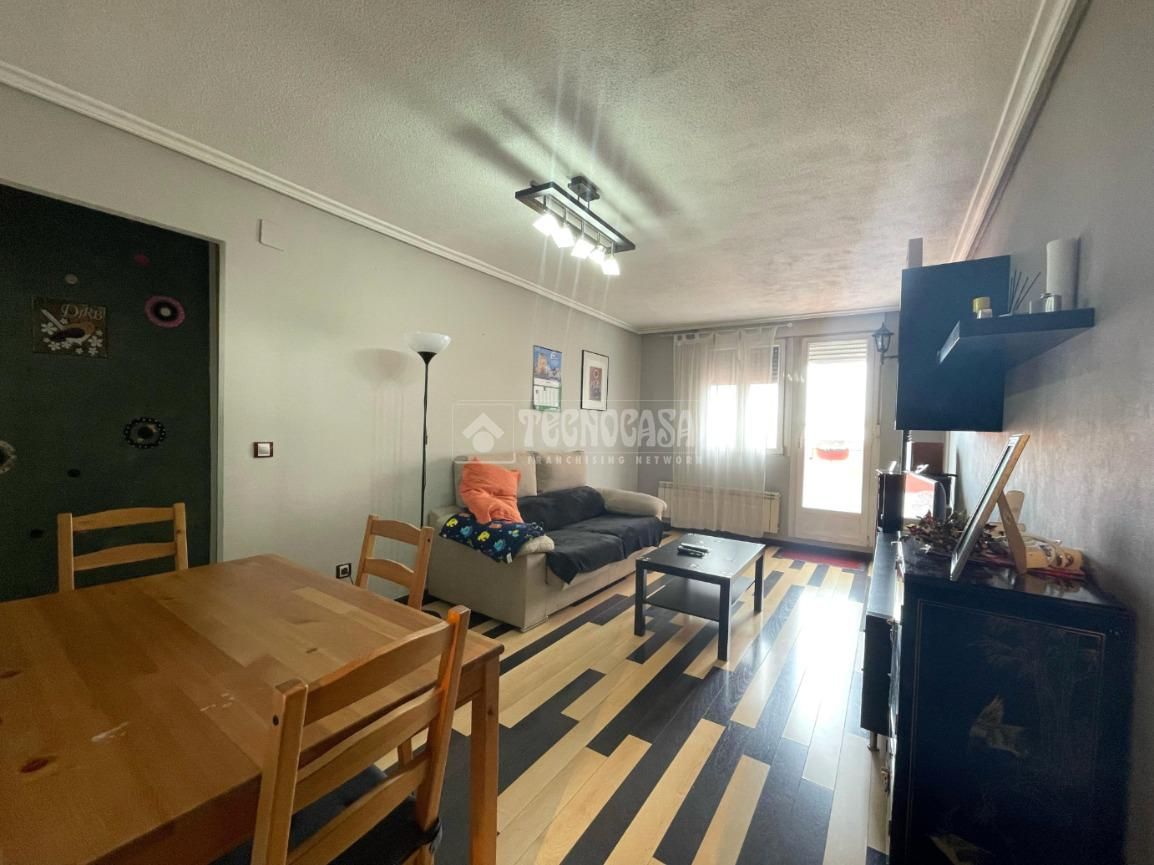 Living room of Flat for sale in Valladolid Capital  with Heating, Furnished and Balcony