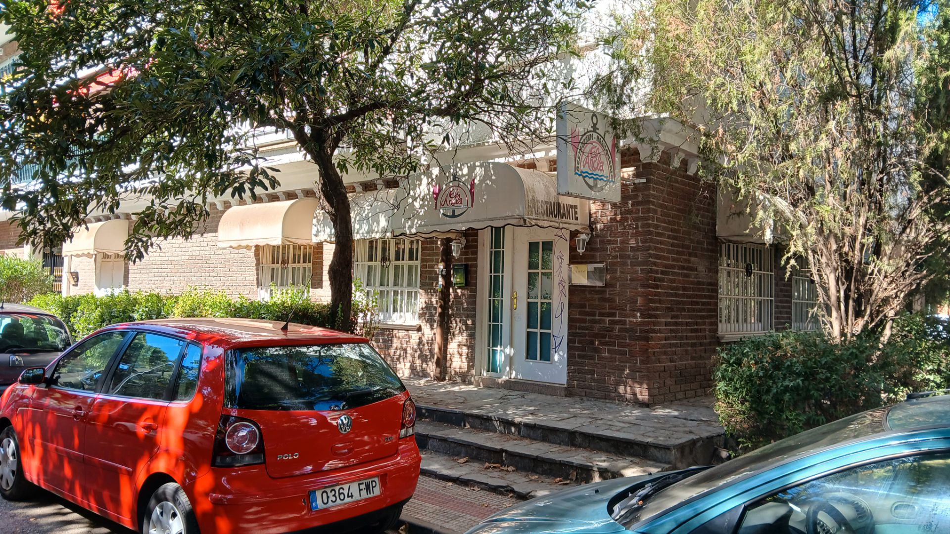 Vista exterior de Local en venda en Collado Villalba amb Aire condicionat, Calefacció i Terrassa
