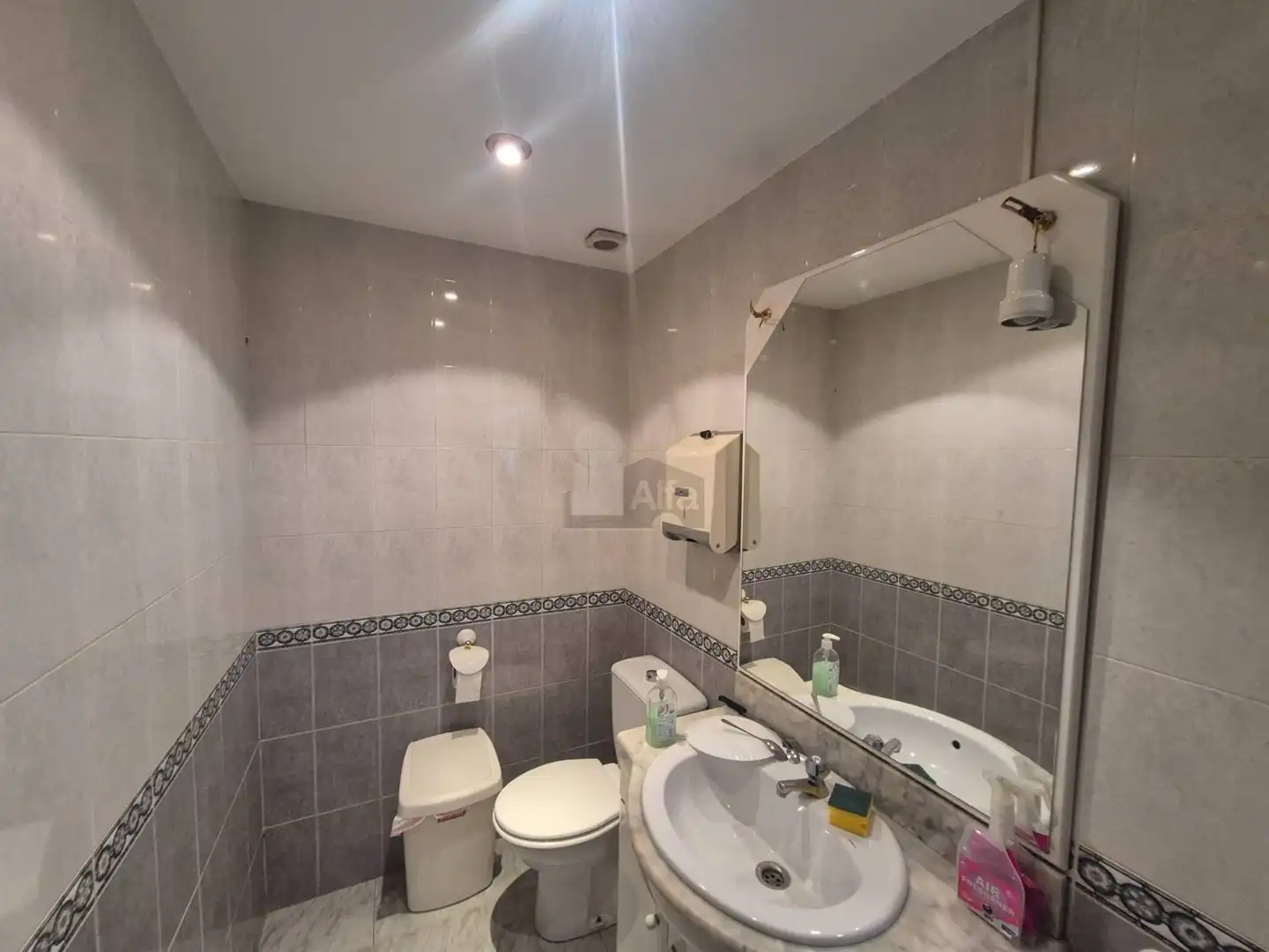 Badezimmer von Geschaftsraum zur Miete in Patraix