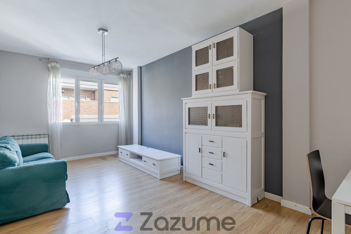 Living room of Flat to rent in  Madrid Capital  with Heating, Storage room and Oven