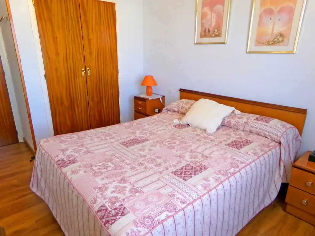 Bedroom of Apartments for sale in L'Escala