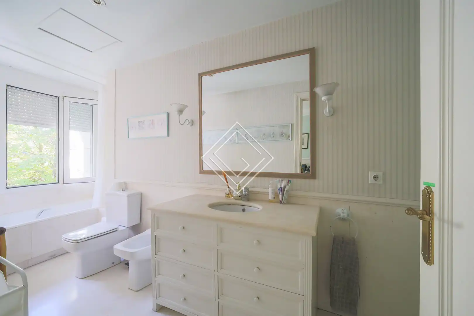 Baño de Casa o chalet en venta en Madrid con Aire acondicionado, Calefacción y Jardín privado