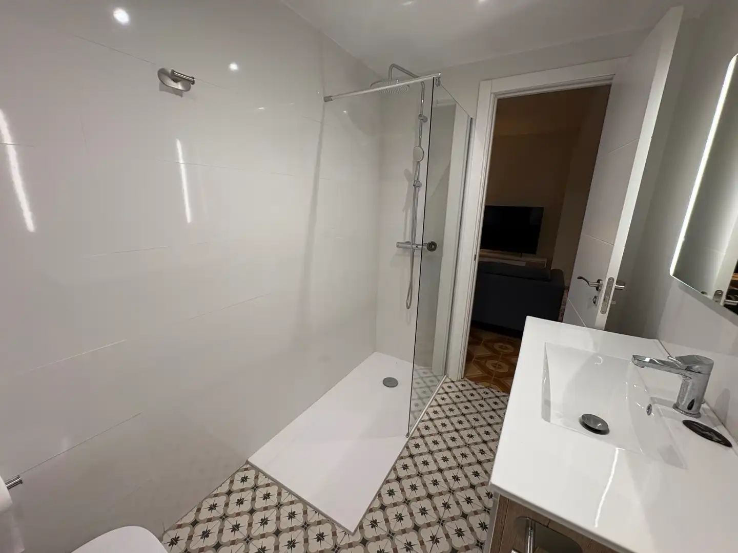 Badezimmer von Wohnung zur Miete in Ferrol mit Abstellraum, Möbliert und Ofen