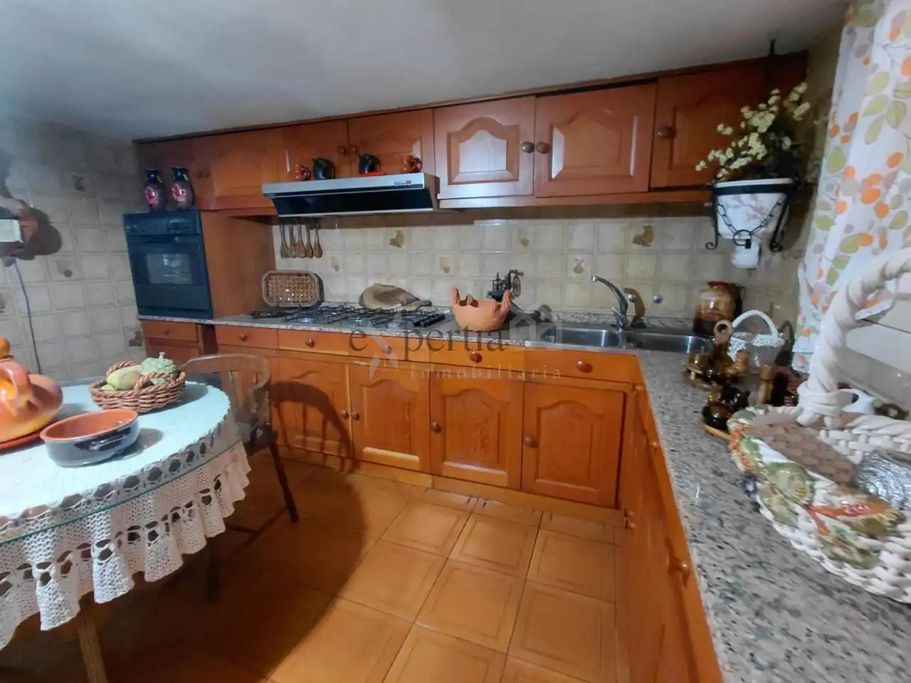 Cuina de Casa o xalet en venda en Ribeira amb Calefacció i Moblat