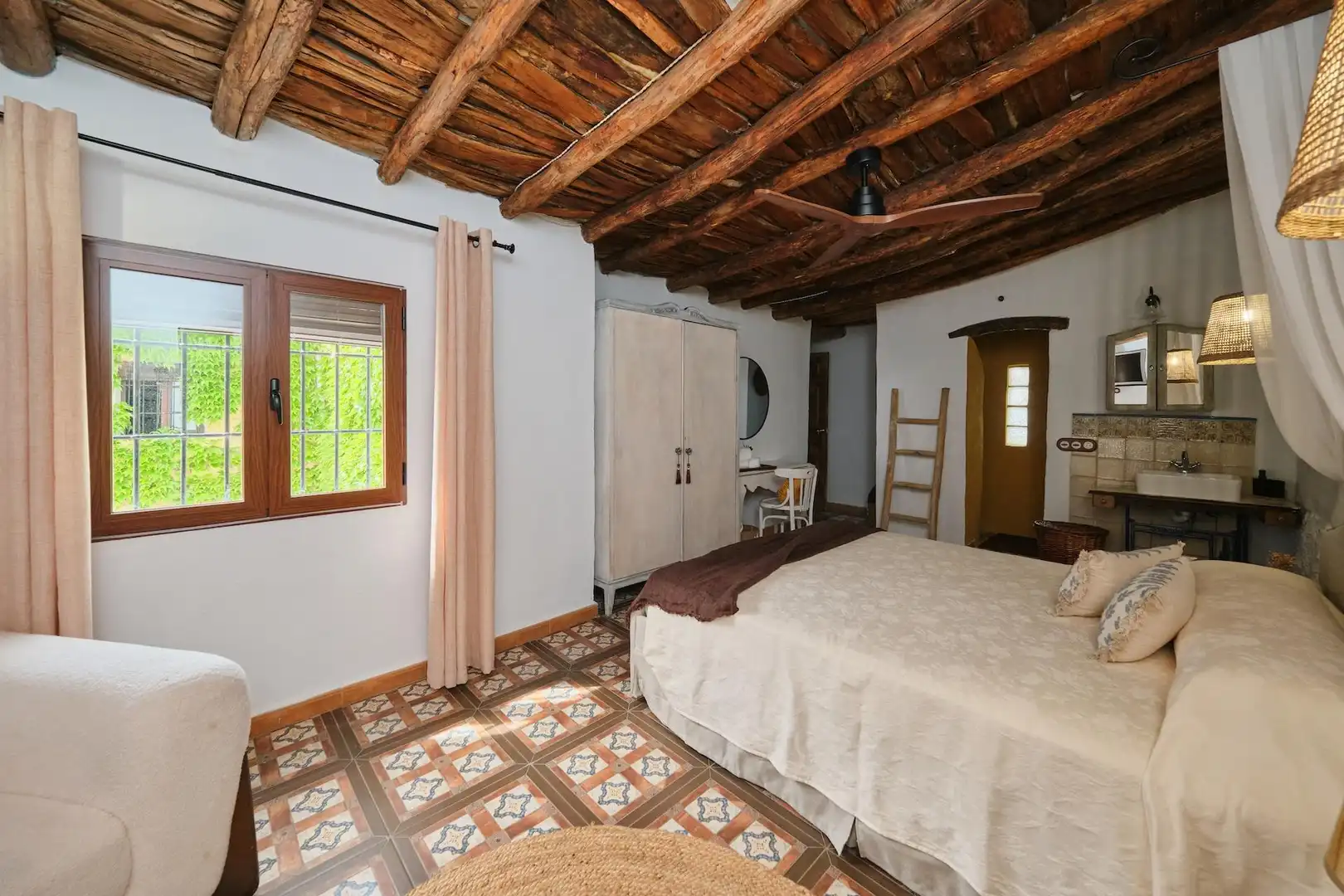 Dormitori de Finca rústica en venda en Fornes amb Aire condicionat, Jardí privat i Traster