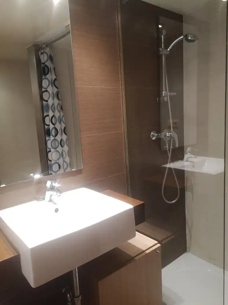 Badezimmer von Erdgeschoss zum Verkauf in Palamós mit Klimaanlage, Heizung und Möbliert
