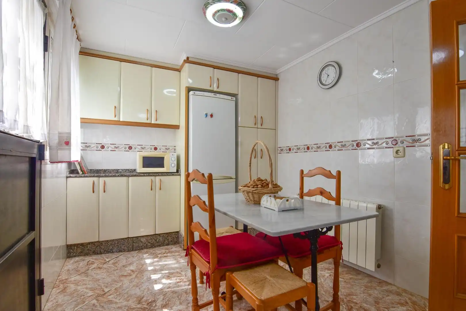 Cocina de Casa o chalet en venta en Montserrat con Aire acondicionado, Calefacción y Jardín privado