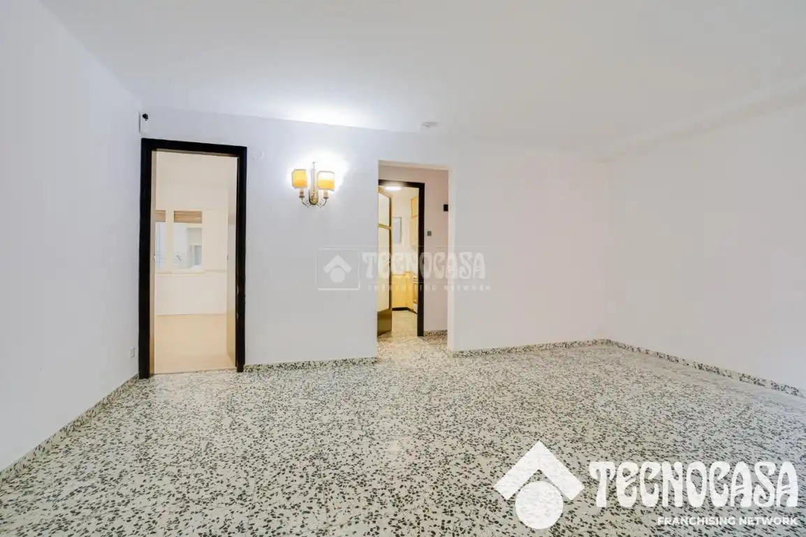 Wohnung zum Verkauf in Mataró mit Klimaanlage, Balkon und Alarm