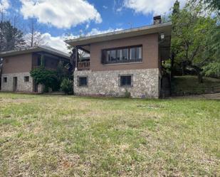 Vista exterior de Casa o xalet en venda en Guadalajara Capital amb Calefacció, Jardí privat i Terrassa