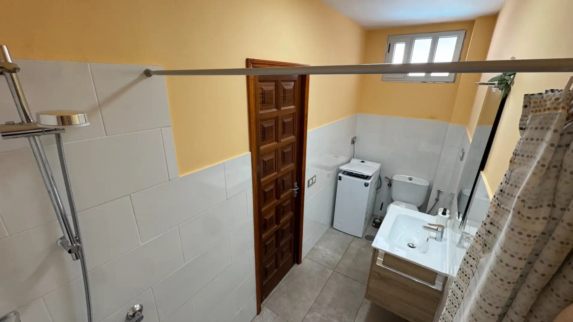 Bany de Pis de lloguer en San Bartolomé de Tirajana amb Piscina, Moblat i Forn