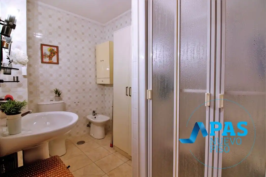 Baño de Piso en venta en Santander con Calefacción