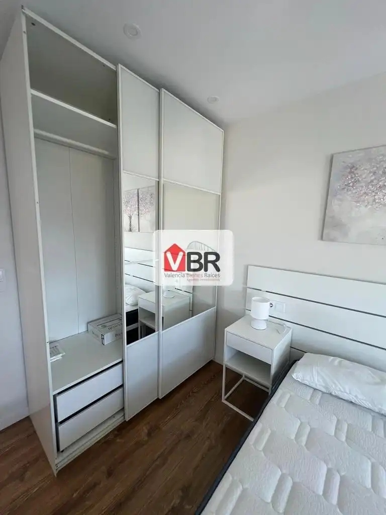 Schlafzimmer von Wohnung zur Miete in Valencia mit Klimaanlage, Heizung und Terrasse